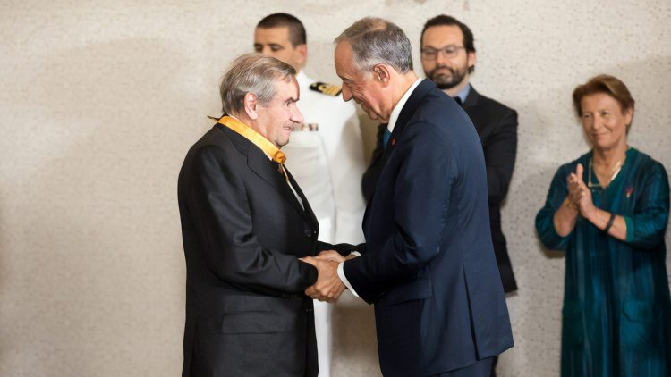 Professor Martins Barata decorated by the President of the Portuguese Republic