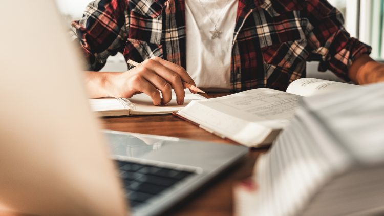 Sources of scientific information: evaluation and selection